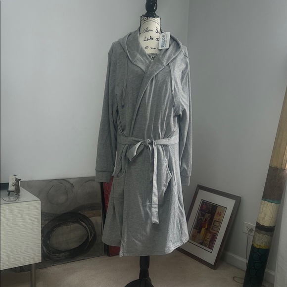 Men's Gray Hooded Robe - Picture 2 of 5
